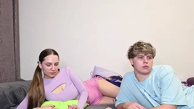 Emily and Ilumi online show from 10/07/25, 06:16