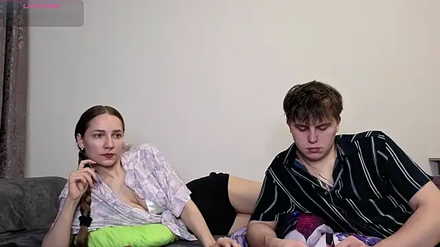 Snapshot of Emily_and_Ilumi chatting on 12/04/25, 05:43 Emily and Ilumi online show from 12/04/25, 05:43