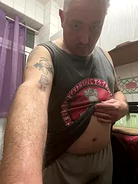 Snapshot of Russirayu chatting on 10/29/25, 07:59 Russirayu online show from 10/29/25, 07:59