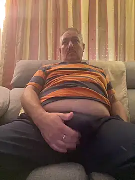 Snapshot of Russirayu chatting on 11/10/25, 04:17 Russirayu online show from 11/10/25, 04:17