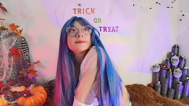 Snapshot of Cloe_Leee chatting on 10/19/25, 05:19 Cloe Leee online show from 10/19/25, 05:19