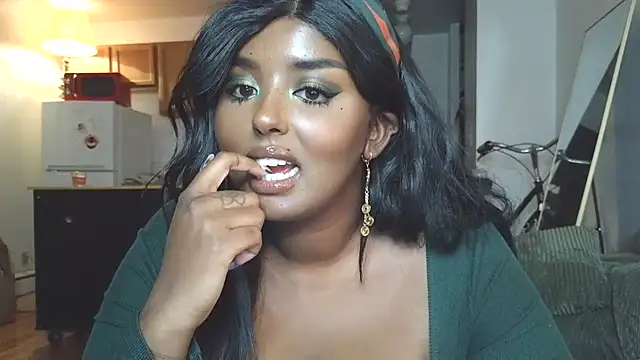 SiminFox online show from 10/07/25, 01:47