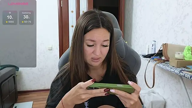Snapshot of Nelly_Fischer chatting on 12/08/24, 04:39 Nelly Fischer online show from 12/08/24, 04:39