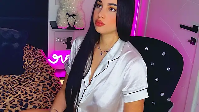Snapshot of MissAmeliaa chatting on 04/17/26, 04:21 MissAmeliaa online show from 04/17/26, 04:21