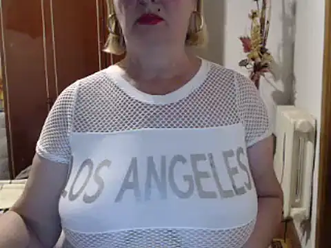 Snapshot of Secretfox chatting on 09/23/25, 03:20 Secretfox online show from 09/23/25, 03:20