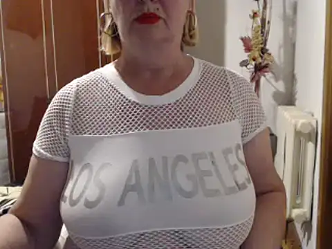 Snapshot of Secretfox chatting on 09/25/25, 03:43 Secretfox online show from 09/25/25, 03:43