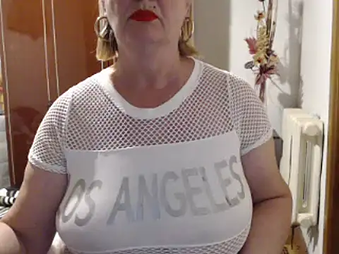 Snapshot of Secretfox chatting on 09/26/25, 03:10 Secretfox online show from 09/26/25, 03:10