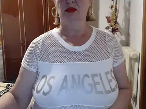 Snapshot of Secretfox chatting on 09/28/25, 05:07 Secretfox online show from 09/28/25, 05:07