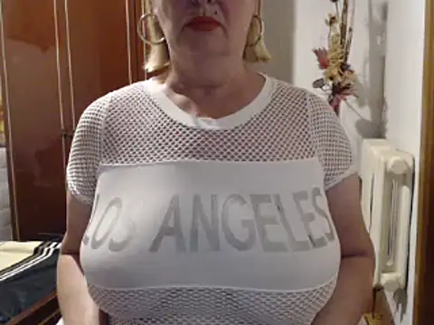 Snapshot of Secretfox chatting on 10/01/25, 03:23 Secretfox online show from 10/01/25, 03:23