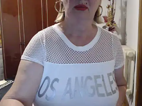 Snapshot of Secretfox chatting on 10/02/25, 03:13 Secretfox online show from 10/02/25, 03:13