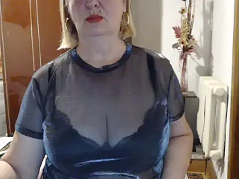 Snapshot of Secretfox chatting on 10/03/25, 03:20 Secretfox online show from 10/03/25, 03:20