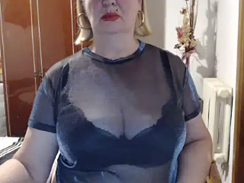 Snapshot of Secretfox chatting on 10/13/25, 04:12 Secretfox online show from 10/13/25, 04:12