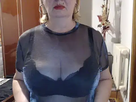 Snapshot of Secretfox chatting on 10/16/25, 04:13 Secretfox online show from 10/16/25, 04:13