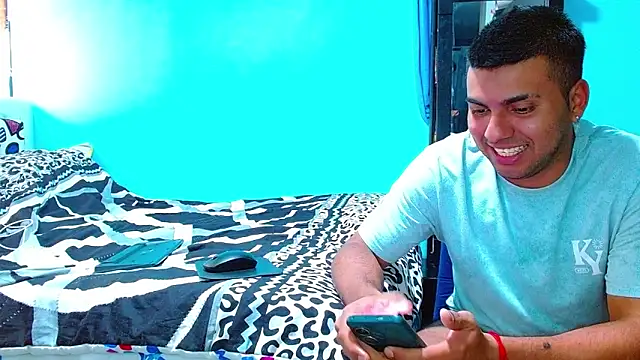 Snapshot of 2ScarletandRyan8 chatting on 01/26/25, 08:02 2ScarletandRyan8 online show from 01/26/25, 08:02