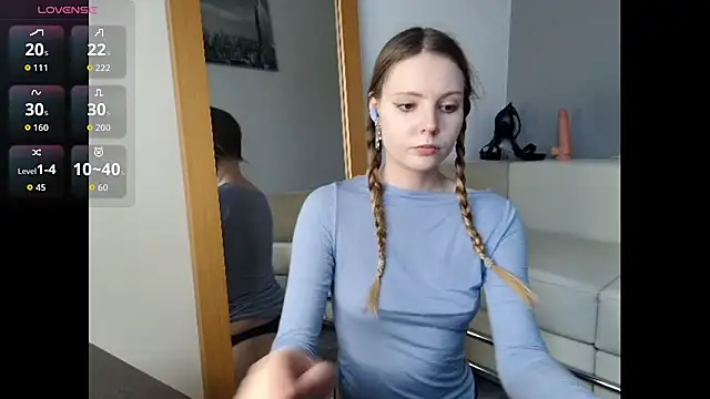 Snapshot of Frosty_Princess chatting on 02/18/26, 12:01 Frosty Princess online show from 02/18/26, 12:01