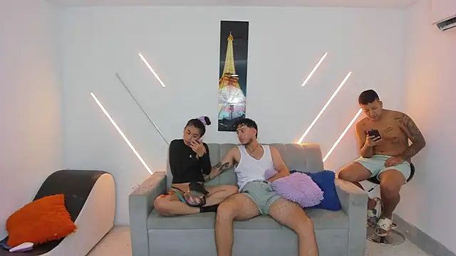 Snapshot of brutal_sex_room2 chatting on 11/30/25, 02:54 brutal sex room2 online show from 11/30/25, 02:54