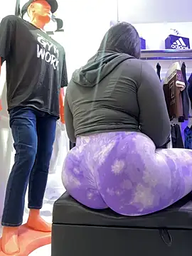 Snapshot of kim_monti chatting on 11/16/25, 11:05 kim monti online show from 11/16/25, 11:05