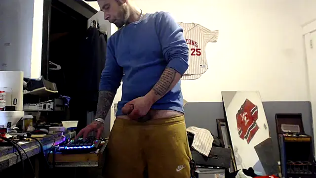 Snapshot of sledge901 chatting on 01/09/25, 09:05 sledge901 online show from 01/09/25, 09:05