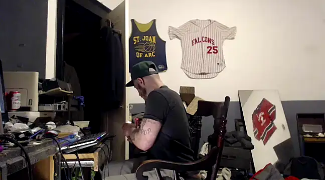 Snapshot of sledge901 chatting on 01/16/25, 10:23 sledge901 online show from 01/16/25, 10:23