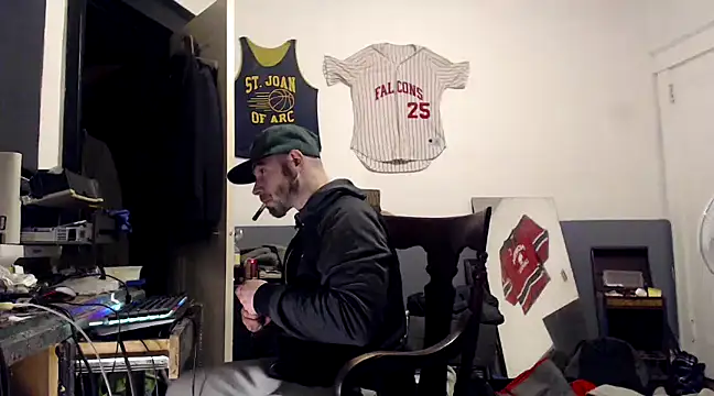 Snapshot of sledge901 chatting on 01/17/25, 03:23 sledge901 online show from 01/17/25, 03:23