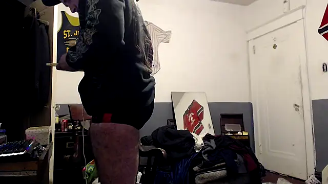 Snapshot of sledge901 chatting on 01/26/25, 10:02 sledge901 online show from 01/26/25, 10:02