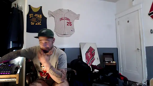 Snapshot of sledge901 chatting on 01/28/25, 04:30 sledge901 online show from 01/28/25, 04:30