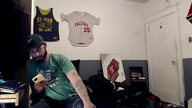 Snapshot of sledge901 chatting on 01/31/25, 05:51 sledge901 online show from 01/31/25, 05:51