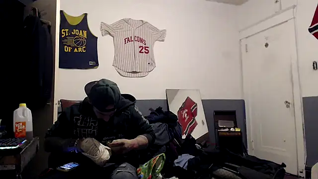 Snapshot of sledge901 chatting on 02/01/25, 12:51 sledge901 online show from 02/01/25, 12:51