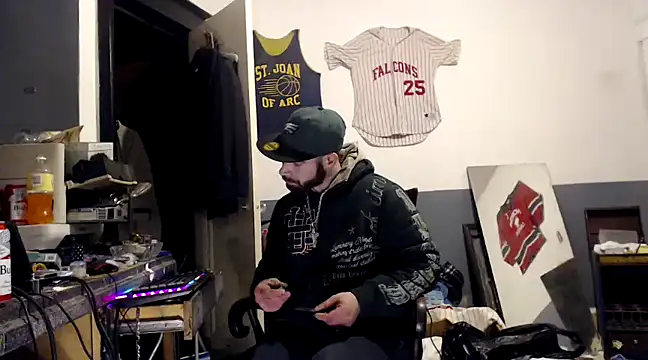 Snapshot of sledge901 chatting on 02/08/25, 04:03 sledge901 online show from 02/08/25, 04:03