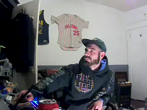 Snapshot of sledge901 chatting on 02/12/25, 04:12 sledge901 online show from 02/12/25, 04:12