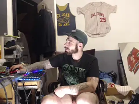 Snapshot of sledge901 chatting on 02/13/25, 01:19 sledge901 online show from 02/13/25, 01:19