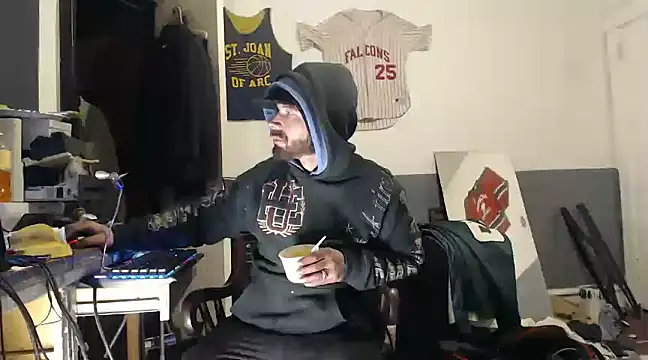 Snapshot of sledge901 chatting on 02/14/25, 09:45 sledge901 online show from 02/14/25, 09:45