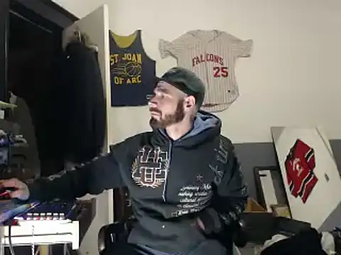 Snapshot of sledge901 chatting on 02/16/25, 09:38 sledge901 online show from 02/16/25, 09:38