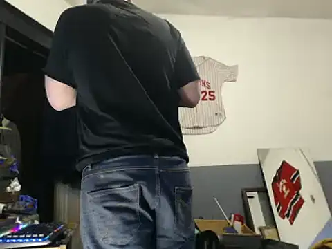 Snapshot of sledge901 chatting on 02/18/25, 09:53 sledge901 online show from 02/18/25, 09:53