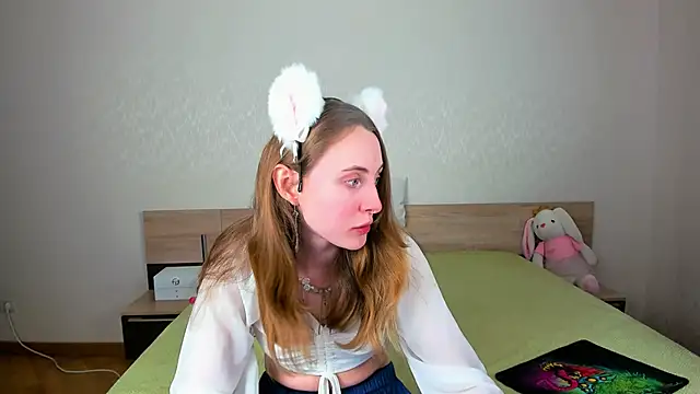 Cowell Adelina online show from 11/17/25, 09:37