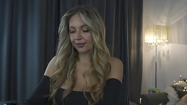 Snapshot of JoanneGG chatting on 11/15/25, 01:47 JoanneGG online show from 11/15/25, 01:47