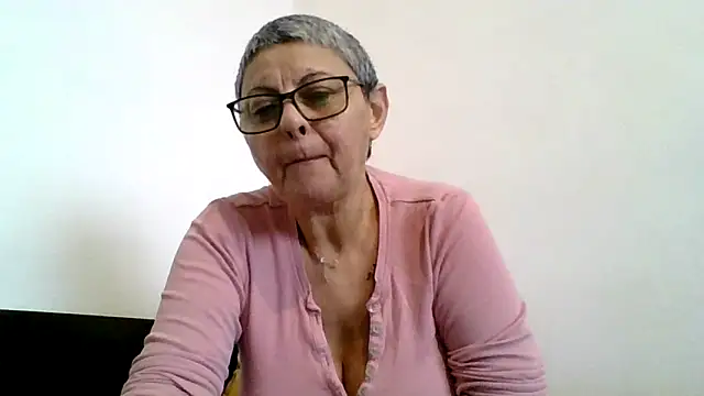 Snapshot of roseblak42 chatting on 12/21/25, 12:12 roseblak42 online show from 12/21/25, 12:12