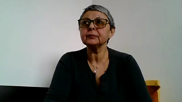 Snapshot of roseblak42 chatting on 01/15/26, 11:15 roseblak42 online show from 01/15/26, 11:15