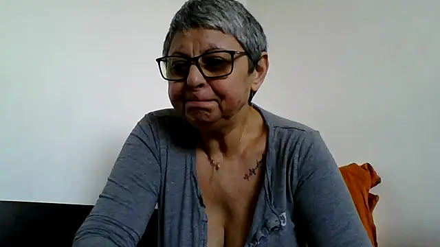 Snapshot of roseblak42 chatting on 01/19/26, 09:02 roseblak42 online show from 01/19/26, 09:02
