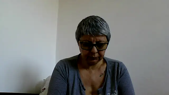 Snapshot of roseblak42 chatting on 02/03/26, 12:32 roseblak42 online show from 02/03/26, 12:32