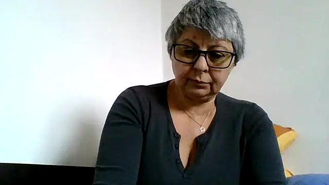 Snapshot of roseblak42 chatting on 02/16/26, 01:29 roseblak42 online show from 02/16/26, 01:29