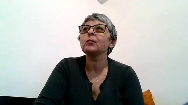 Snapshot of roseblak42 chatting on 02/17/26, 02:35 roseblak42 online show from 02/17/26, 02:35
