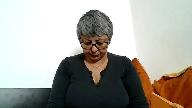 Snapshot of roseblak42 chatting on 02/18/26, 10:11 roseblak42 online show from 02/18/26, 10:11