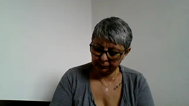 Snapshot of roseblak42 chatting on 02/24/26, 01:09 roseblak42 online show from 02/24/26, 01:09