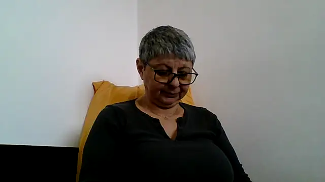 Snapshot of roseblak42 chatting on 02/25/26, 01:10 roseblak42 online show from 02/25/26, 01:10