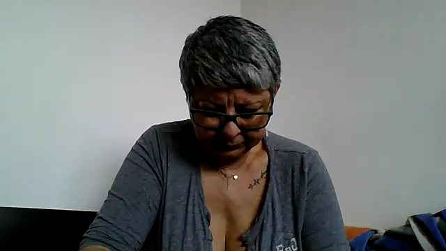 Snapshot of roseblak42 chatting on 03/08/26, 08:29 roseblak42 online show from 03/08/26, 08:29