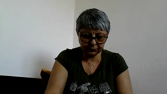 Snapshot of roseblak42 chatting on 03/13/26, 11:28 roseblak42 online show from 03/13/26, 11:28