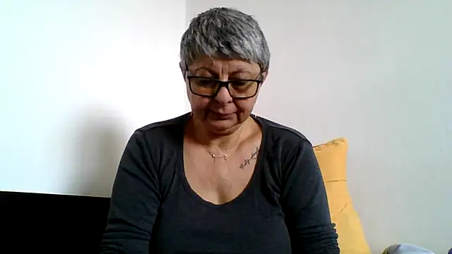Snapshot of roseblak42 chatting on 03/15/26, 09:15 roseblak42 online show from 03/15/26, 09:15