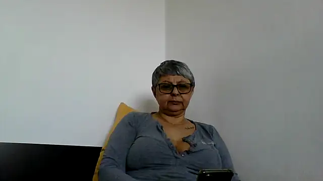 Snapshot of roseblak42 chatting on 03/17/26, 10:07 roseblak42 online show from 03/17/26, 10:07