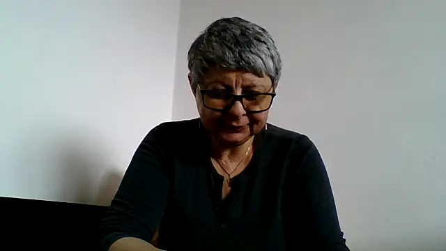 Snapshot of roseblak42 chatting on 03/18/26, 10:29 roseblak42 online show from 03/18/26, 10:29